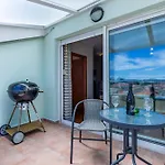 Di Di Taj With Large Balcony And Bbq Appartement Zadar