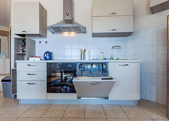 Di Di Taj With Large Balcony And Bbq Apartment Zadar
