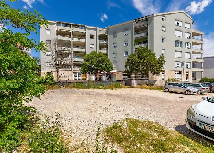 Apartment Di Di Taj With Large Balcony And Bbq Zadar